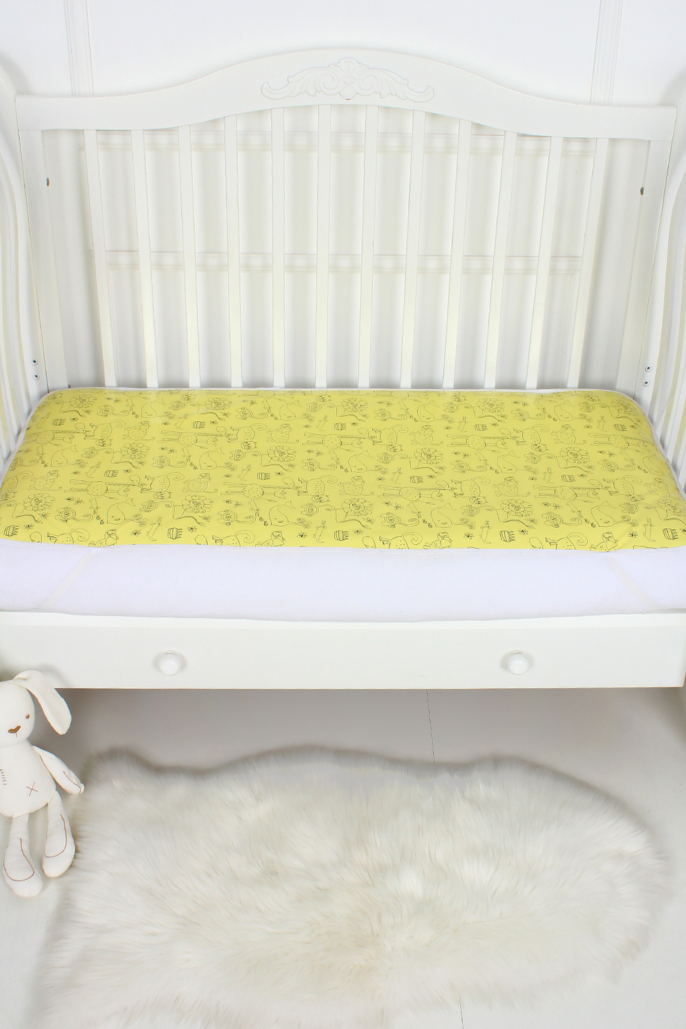 Клеенка на резинках (наматрасник) на детскую кроватку арт. КРМ-120х60/желтый зоомир